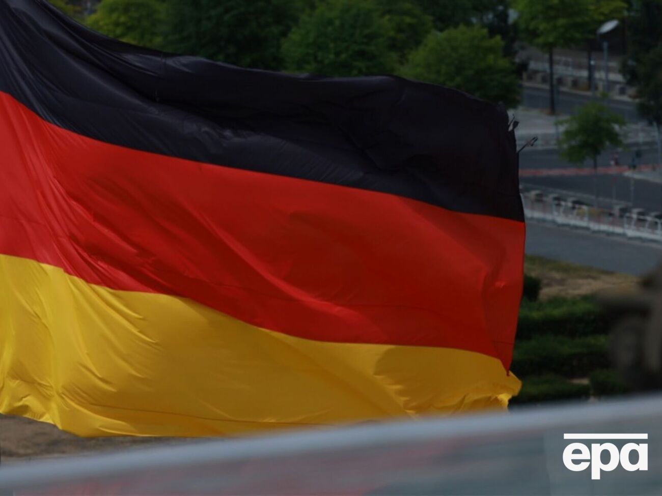 Для выезда за границу немцам 17–45 лет нужно предоставить разрешение независимо от цели поездки