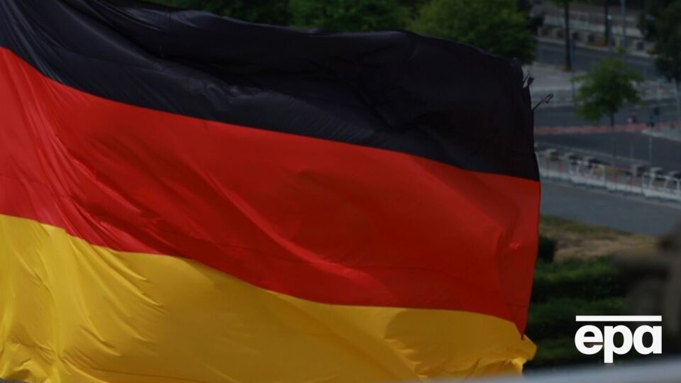 Для выезда за границу немцам 17–45 лет нужно предоставить разрешение независимо от цели поездки