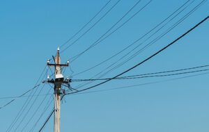 Ринкова вартість електрики суттєво коливається, а держзакупівлі суворо обмежують зміну цін, сказав Жук