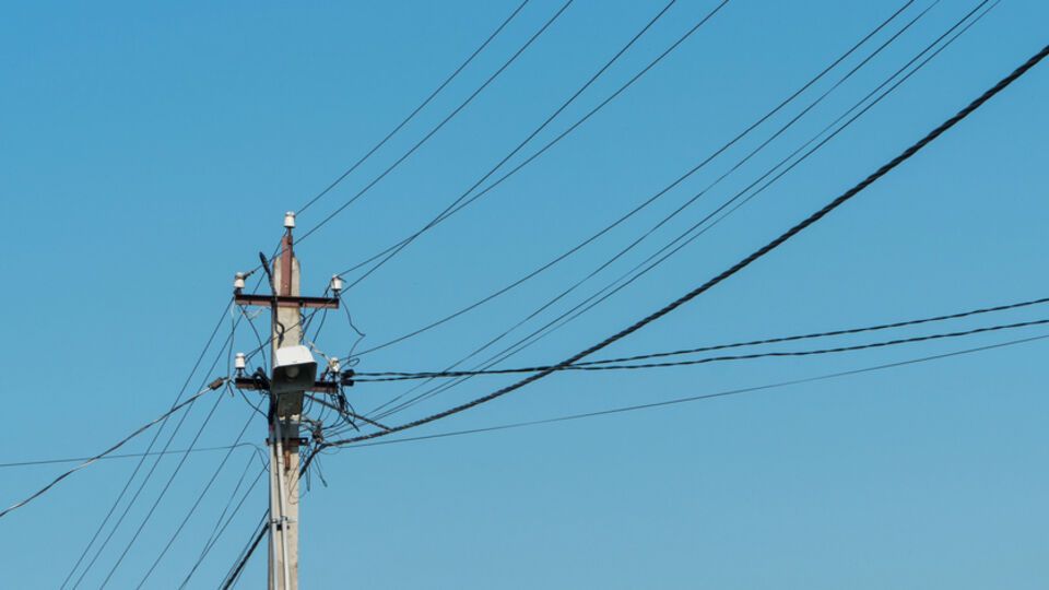 Рыночная стоимость электричества существенно колеблется, а госзакупки строго ограничивают изменение цен, сказал Жук