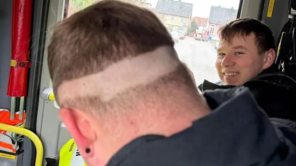 Пожарному пришлось бежать в часть из парикмахерской