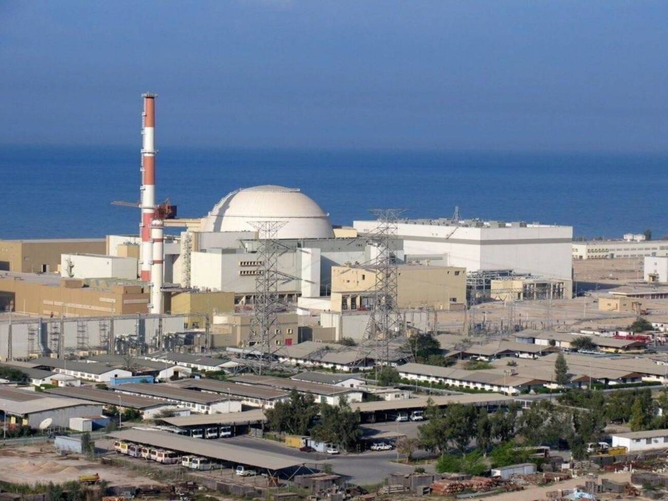 Уранці 4 квітня снаряд упав біля АЕС "Бушер" в Ірані