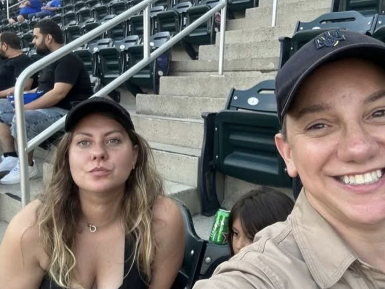 Зарубіна (ліворуч на фото) виявила "романтичний" інтерес до Ештон-Сірілло