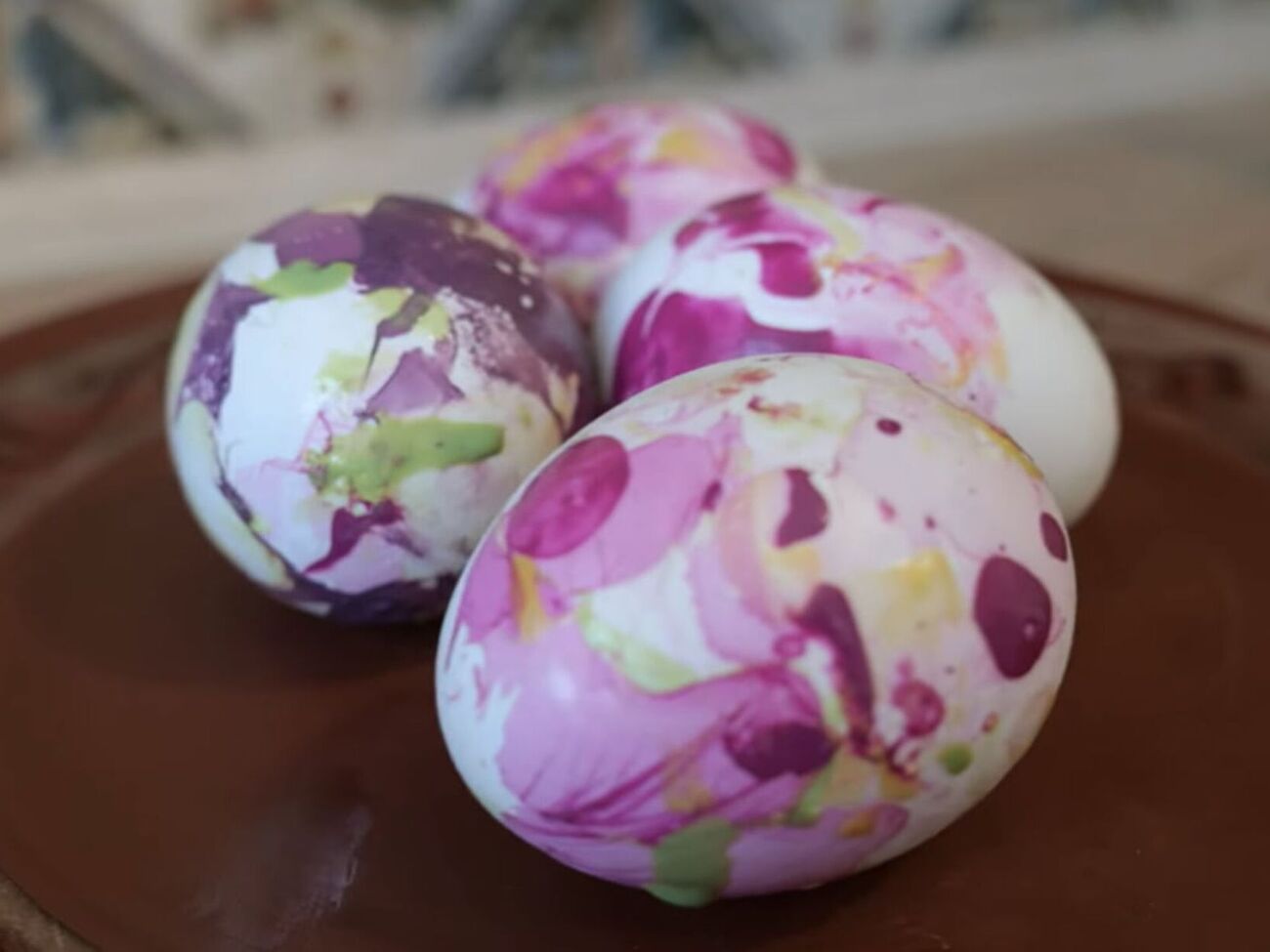 Працювати потрібно в рукавичках, щоб не забруднити руки