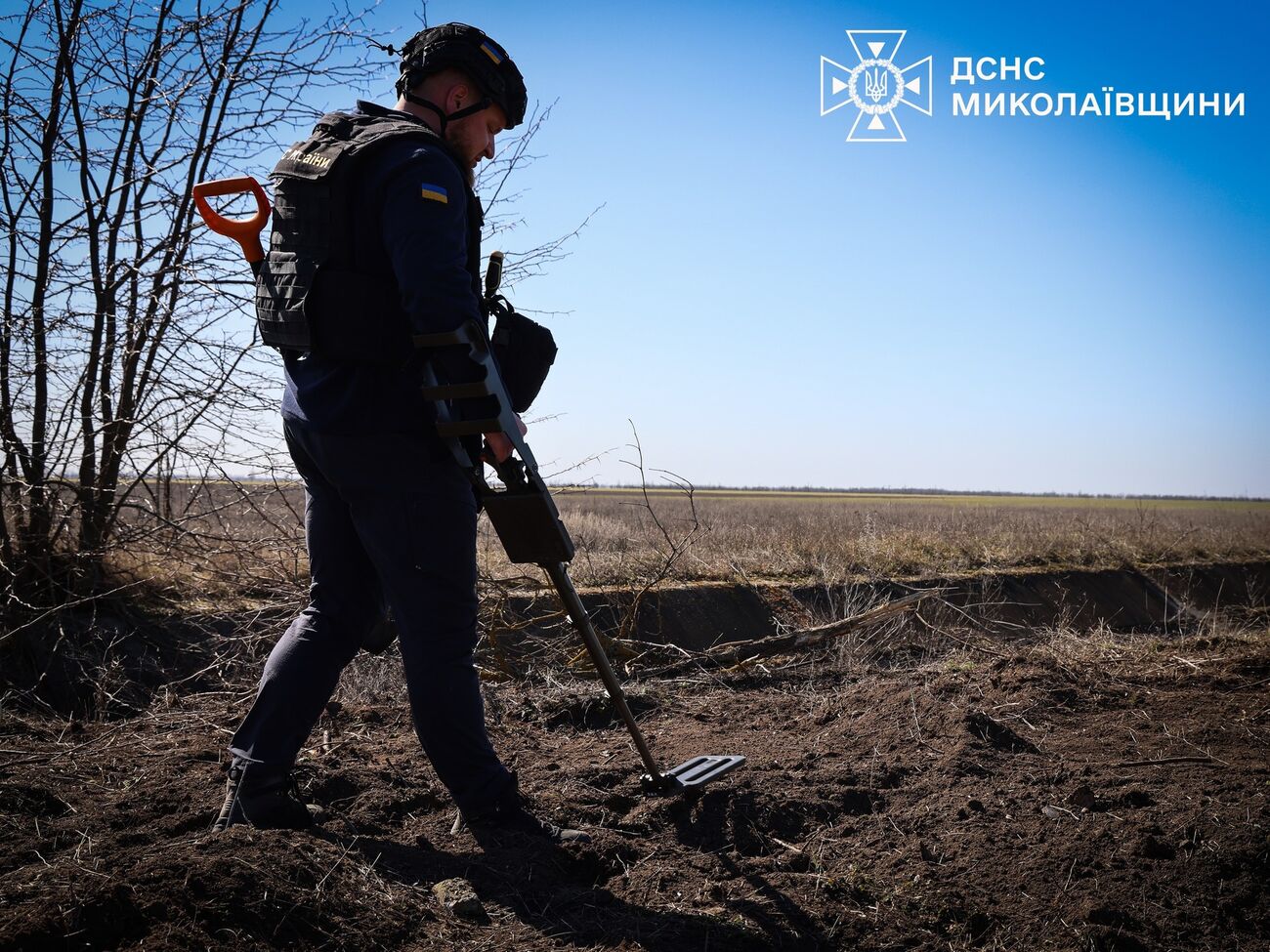 Мина срабатывает при приближении автомобиля