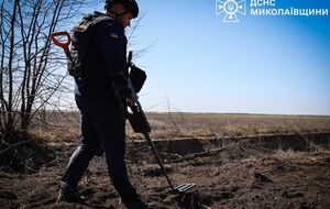 Мина срабатывает при приближении автомобиля