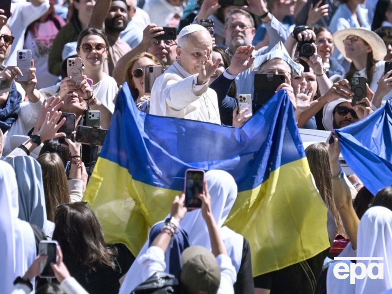 Папа Римский во время послания призвал мир к миру