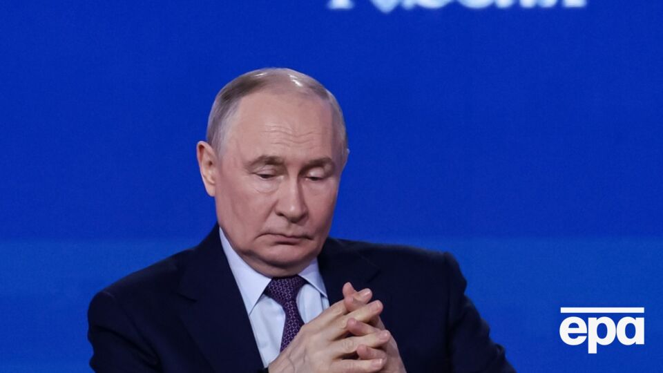 Згідно з опитуваннями FOM, рейтинг довіри до Путіна наприкінці березня знизився на 5%