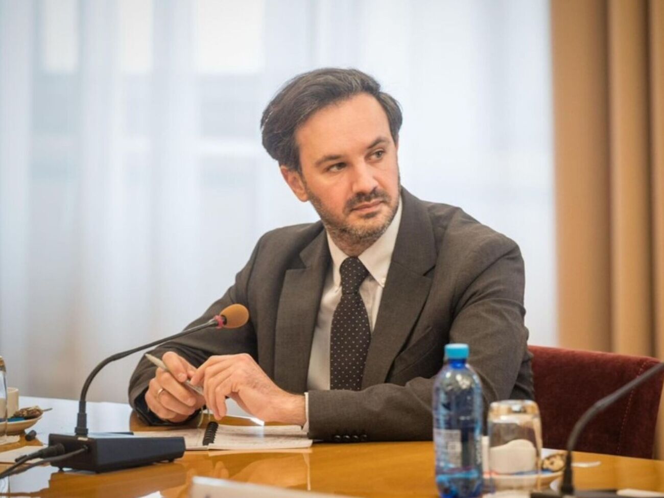 Тихий считает, что таким образом Москва пытается повлиять на выборы в Венгрии