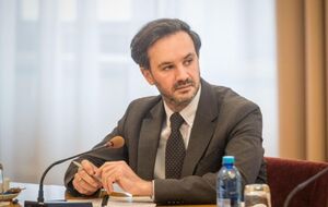 Тихий считает, что таким образом Москва пытается повлиять на выборы в Венгрии