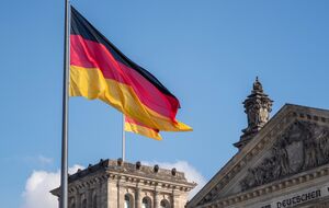 Схожа норма про погодження поїздок за кордон у Німеччині вже була