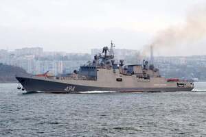 Несмотря на попытки сил российской ПВО отразить атаку, дроны достигли цели и поразили носитель "Калибров"