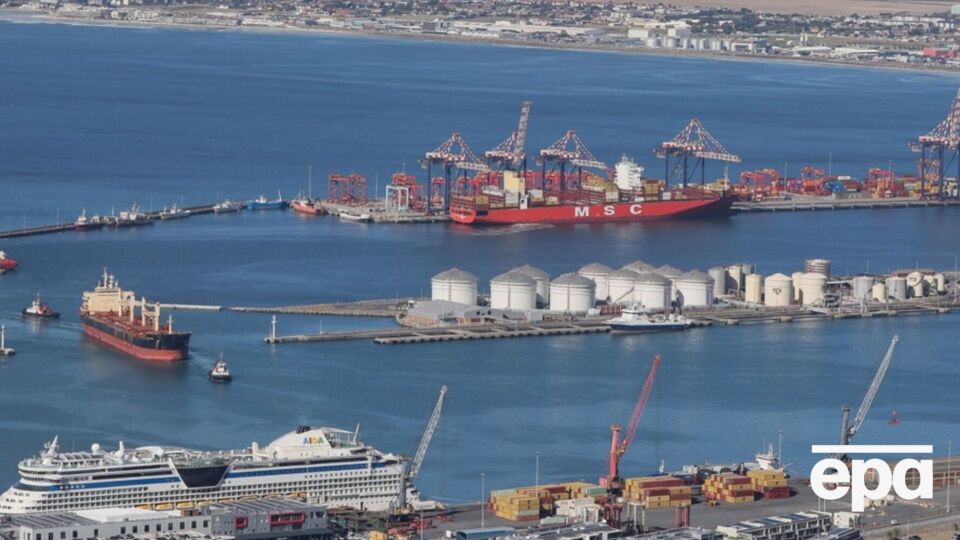 Иранские суда продолжают доминировать, также по проливу прошли танкер Ирака и суда из Индии