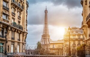 После визита в Париж у Новикова появились новые подписки в YouTube