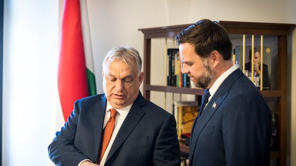 Вэнс на брифинге с Орбаном обвинил представителей "украинской системы" в якобы участии в кампаниях вместе с демократами накануне президентских выборов в США в 2024 году