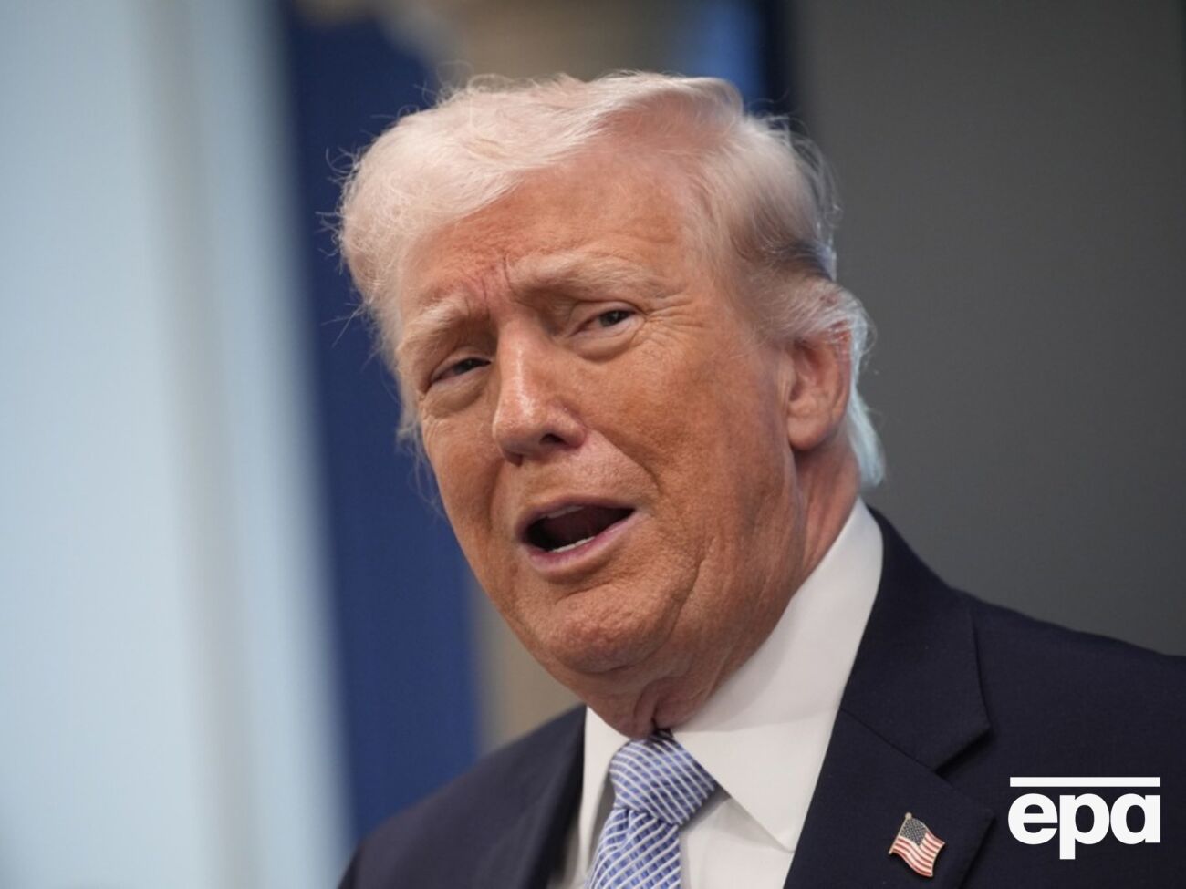 Демократы в Конгрессе США обсуждают различные варианты действий по устранению Трампа – от попыток принудительного голосования по импичменту до обращения в Кабинет с призывом применить 25-ю поправку