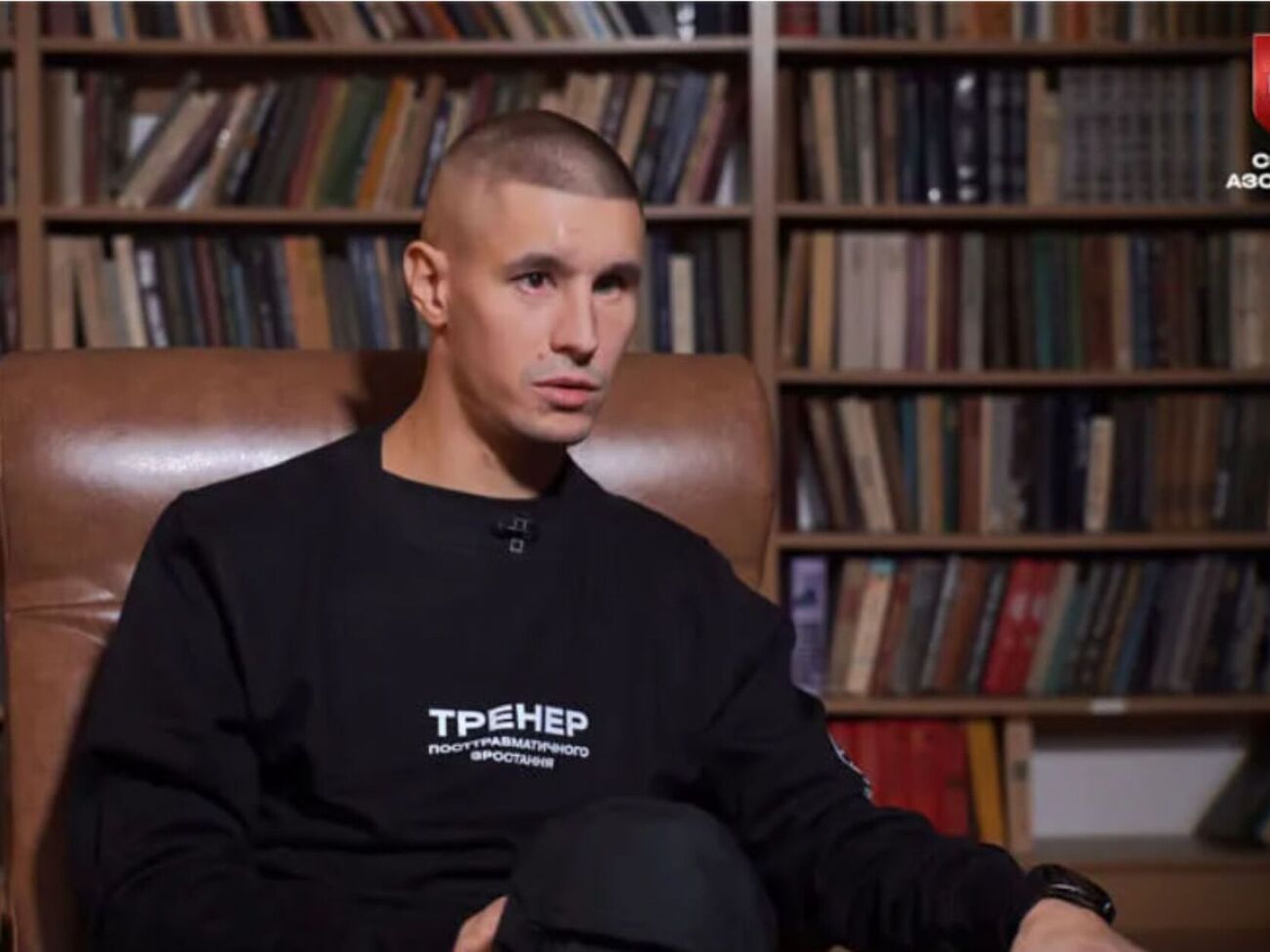 Дідур пройшов спеціалізоване навчання у США й в Україні, зокрема за програмами "рівний – рівному"