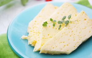 Грудку подают охлажденной