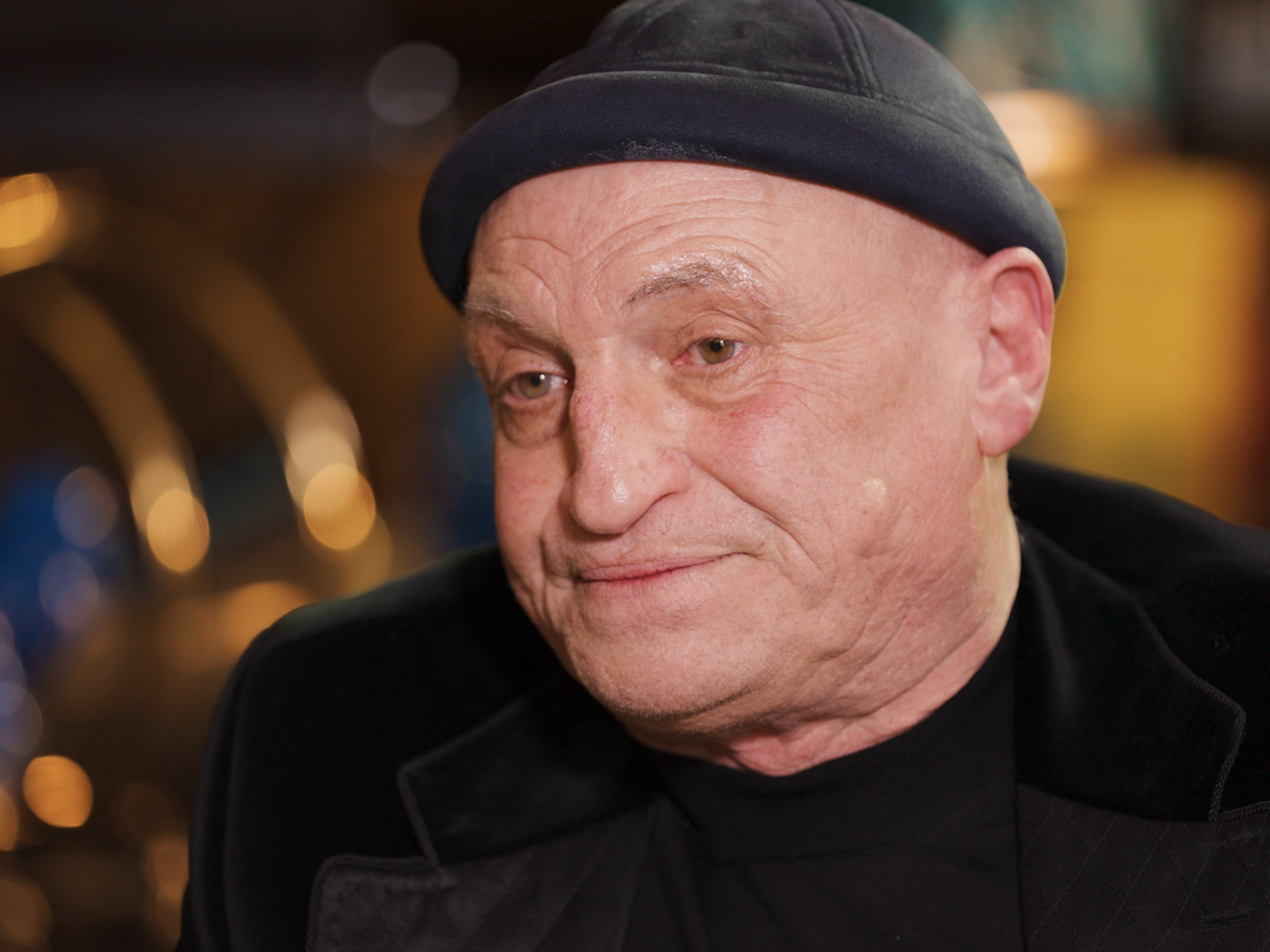 Буряковський зізнався, що не звик до того, що його почали впізнавати