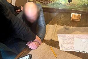 Чиновнику "Укрзалізниці" сообщили о подозрении по статье о получении неправомерной выгоды в особо крупном размере