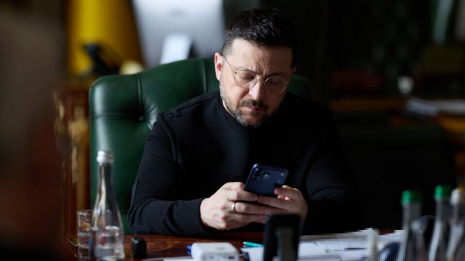 Зеленский заявил, что, если РФ получит Донбасс, она атакует другие города Украины