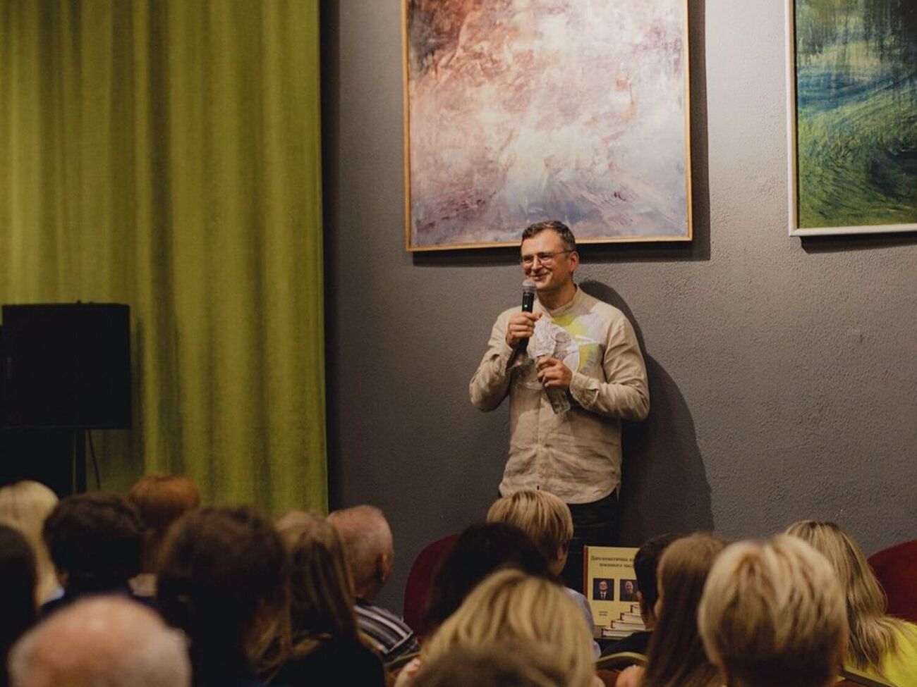 Кулеба рассказал, что часть правительства в первые дни войны переместили в Ивано-Франковск, а позже – во Львов