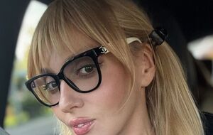 Полякова воспела достоинства мужа в новой песне