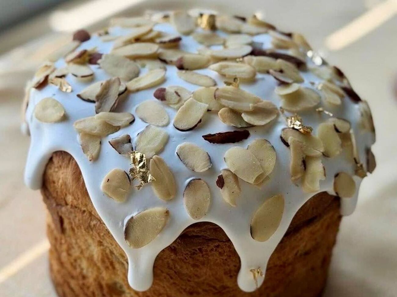 Для глазурі знадобляться білок, цукрова пудра й лимонний сік