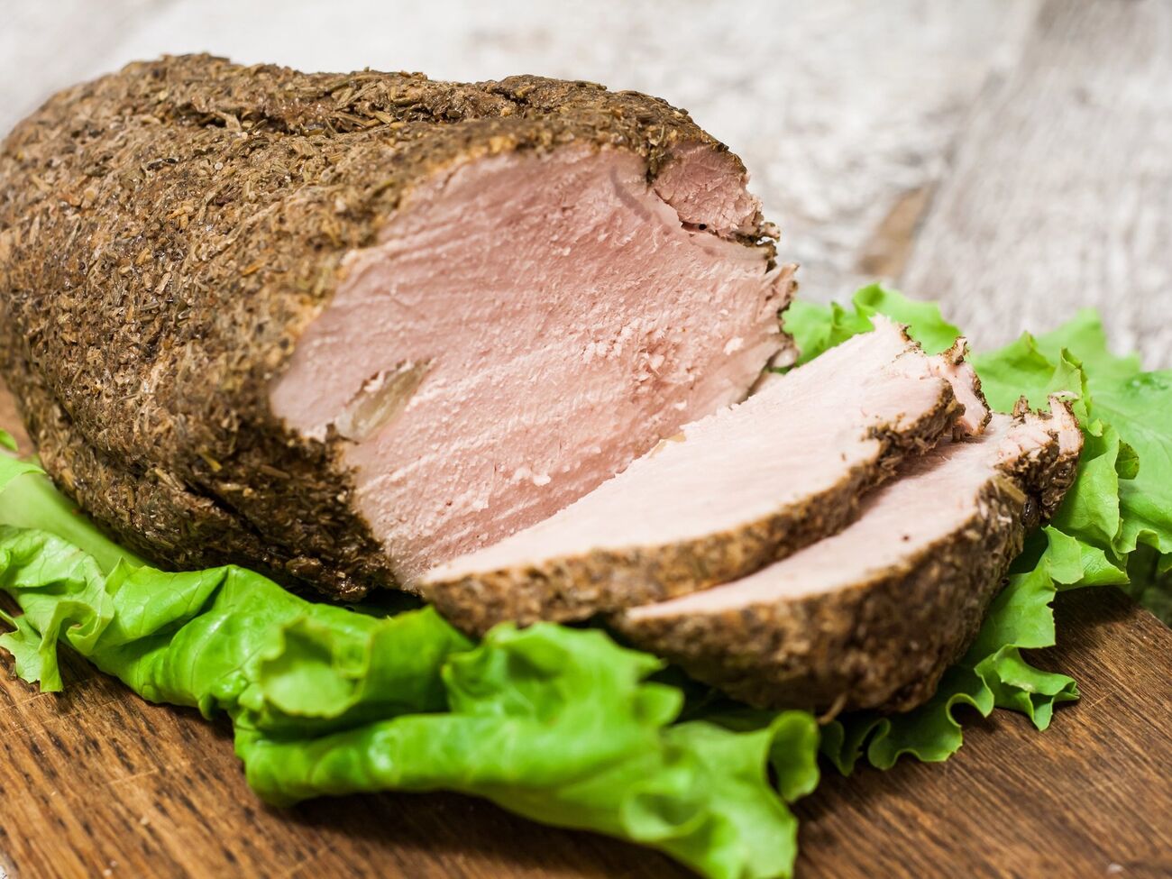 Буженина будет иметь аппетитную корочку и получится супервкусной