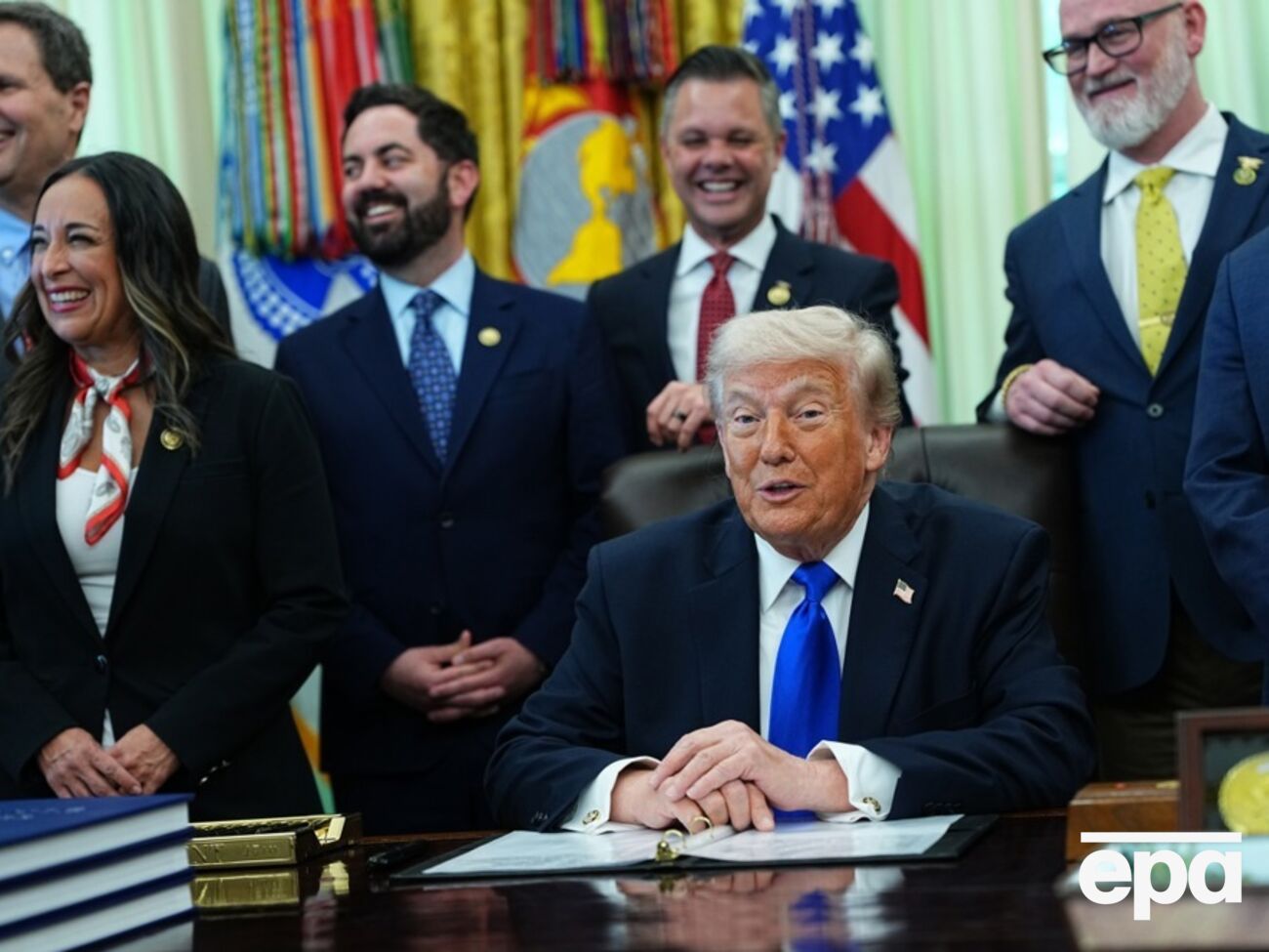 Трамп отменит пошлины на шотландский виски в честь визита британского монарха