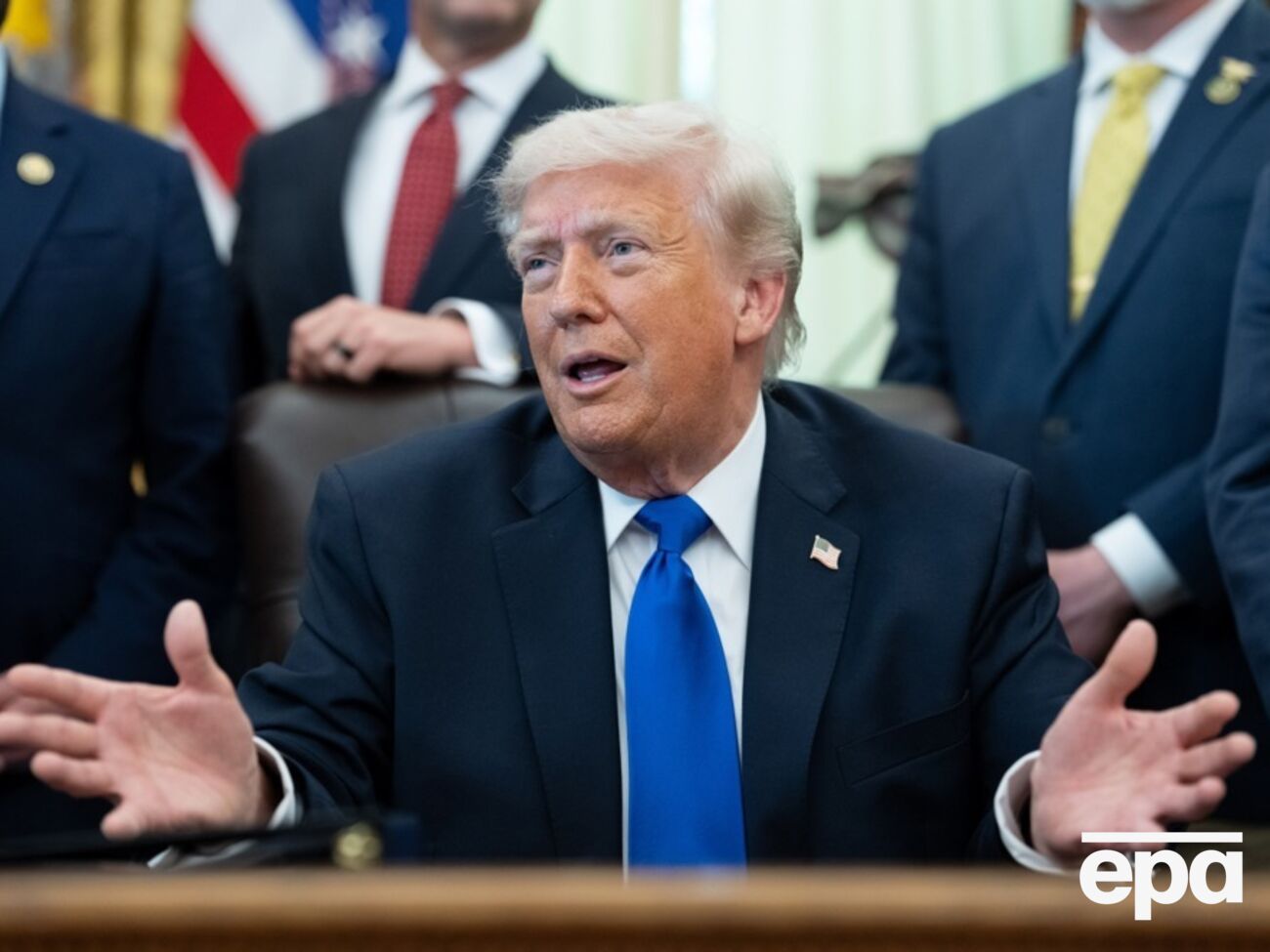 "Буду мати повніший вигляд". Трамп не хоче носити бронежилет