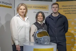 Гераскевич передав "Шолом пам'яті. Продовження історії" в музей "Голоси Мирних" Фонду Ріната Ахметова