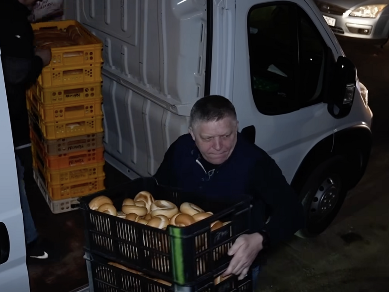 Фіцо пішов у вантажники. Відео