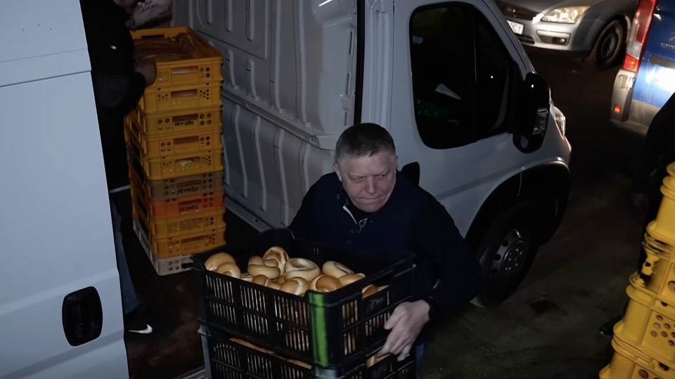 Фіцо пішов у вантажники. Відео