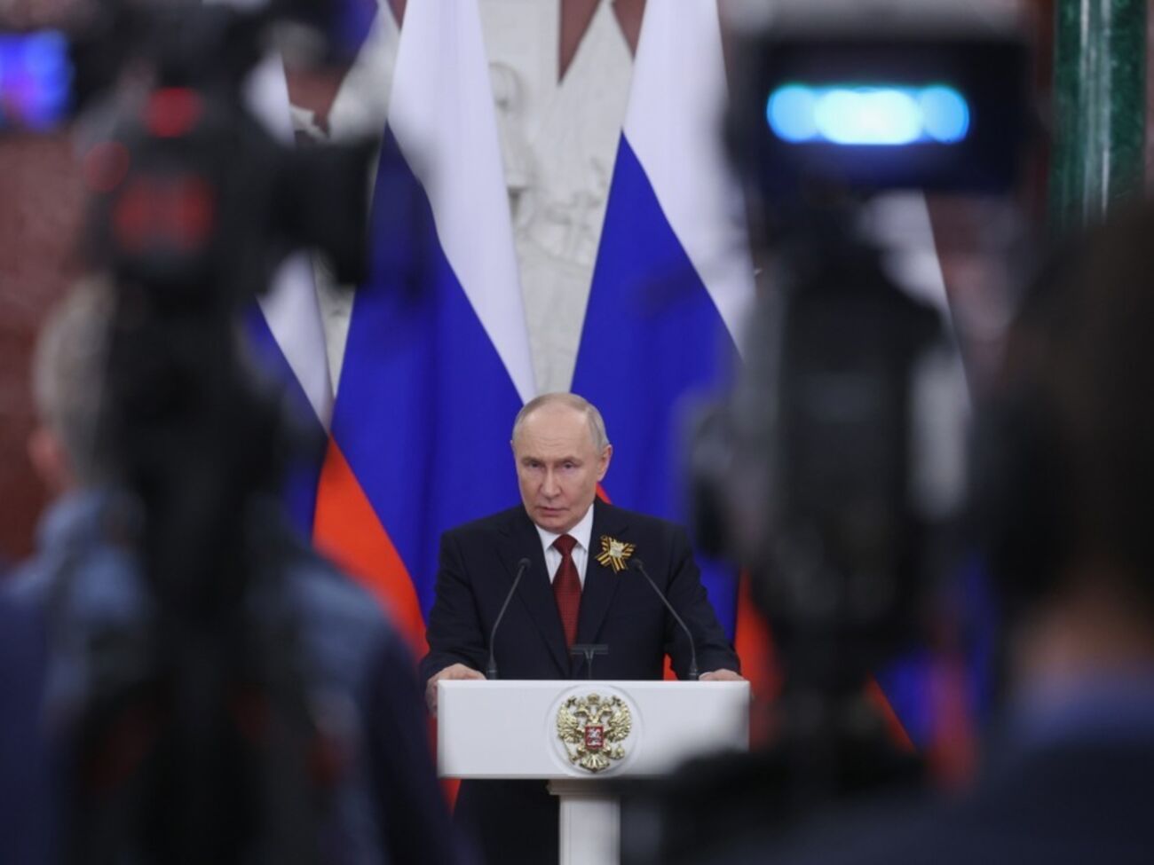 Путин заявил, что "крымская история" и война начались после "попыток вступления Украины в ЕС"