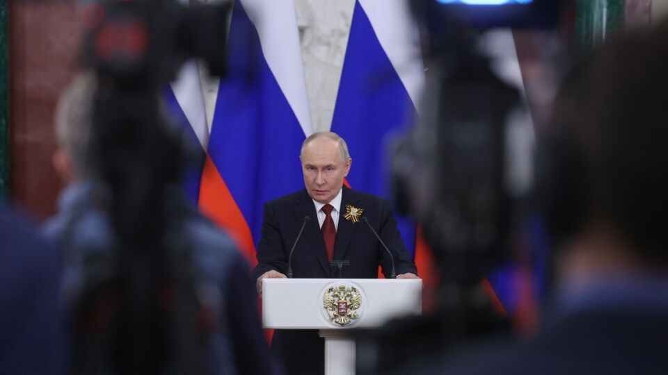 Путин заявил, что "крымская история" и война начались после "попыток вступления Украины в ЕС"