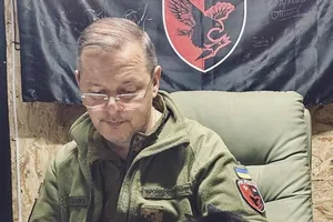 Олег Ляшко показал свежее фото в обнимку с матерью