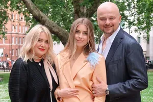 52-летняя невестка Ротару заметно похудела и стала такой же стройной, как и ее дочь. Фото