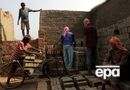 Заміщення населення чи кадрова криза? Чому соцмережі вибухнули через мігрантів і що про це кажуть експерти
