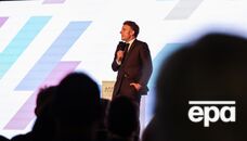 "Це повна неповага!" Макрон перервав виступ на конференції в Африці. Відео