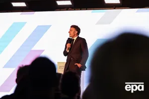 "Це повна неповага!" Макрон відмовився виступати на конференції в Африці. Відео