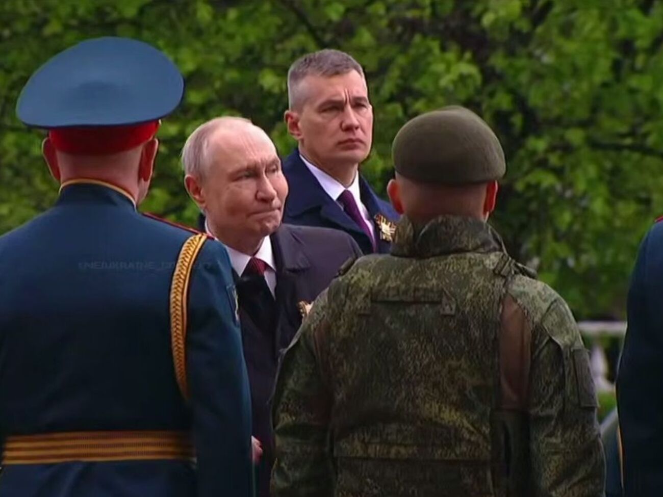 Набряклий і постарілий. Зовнішній вигляд Путіна на параді знову викликав занепокоєння щодо його здоров’я – Daily Mail