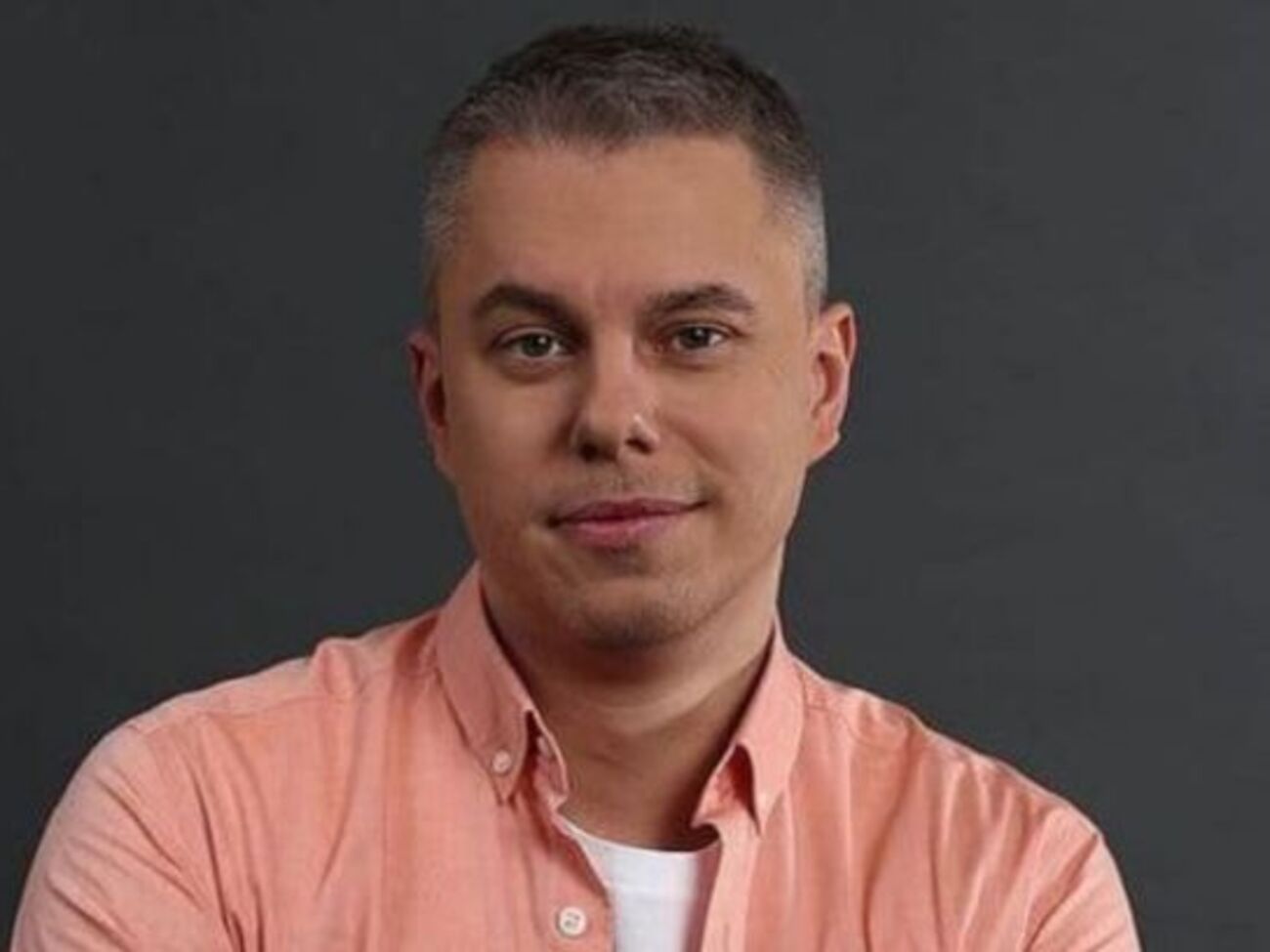"Він москаль і просто поїхав до своїх". Український ведучий отримав паспорт РФ і працює в банку
