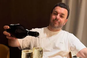 "Є все, і навіть трошки більше". 41-річний Решетнік знову виїхав на відпочинок за кордон