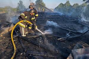 РФ уночі била по Україні дронами. У Києві горіла висотка, у Дніпрі поранено людину. Фото