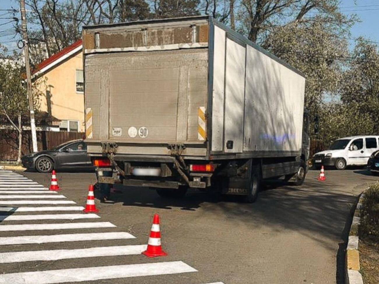 В Ірпені вантажівка на смерть збила восьмирічну дівчинку, яка переходила дорогу "зеброю"