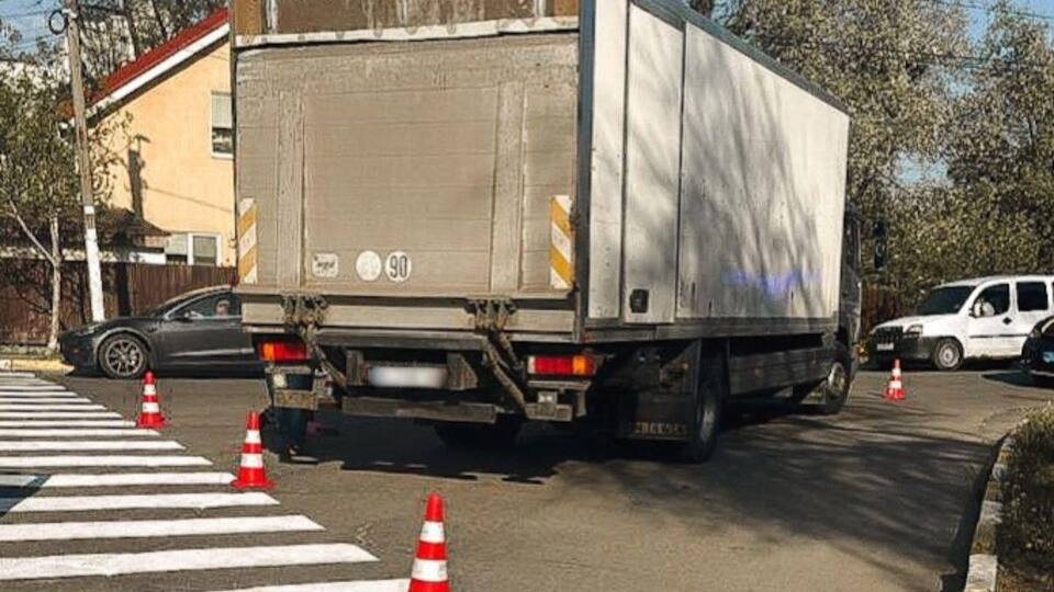 В Ірпені вантажівка на смерть збила восьмирічну дівчинку, яка переходила дорогу "зеброю"