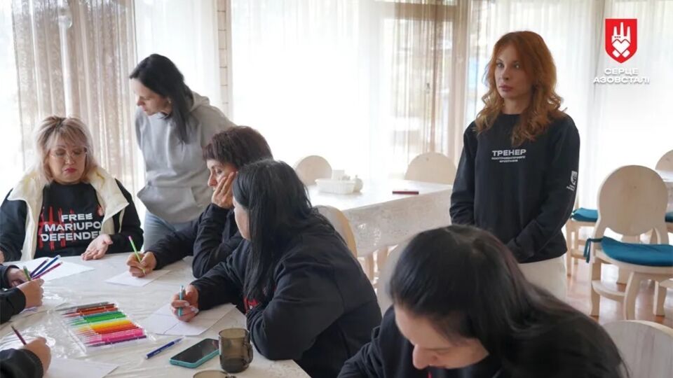 "Посттравматический рост начинается с семьи". Защитница Мариуполя Юлия Горошанская провела ретрит для родных военнопленных