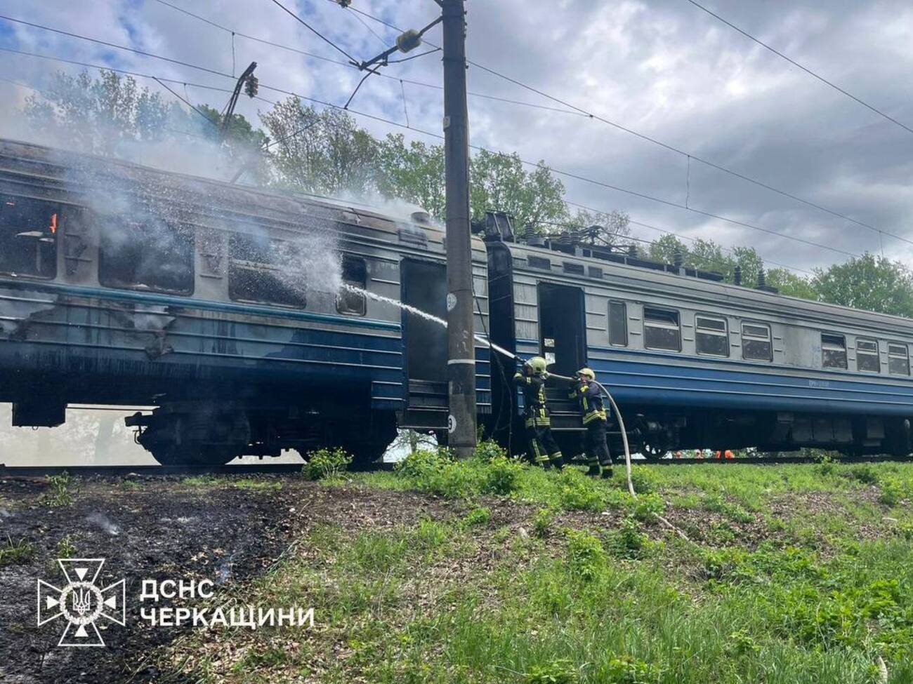 В Черкасской области во время движения загорелся электропоезд