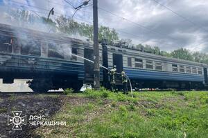 В Черкасской области во время движения загорелся электропоезд